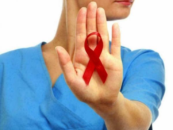 Всесвітньому дню боротьби з ВІЛ присвячується...  Чи є симптоми ВІЛ різними серед чоловіків та жінок?